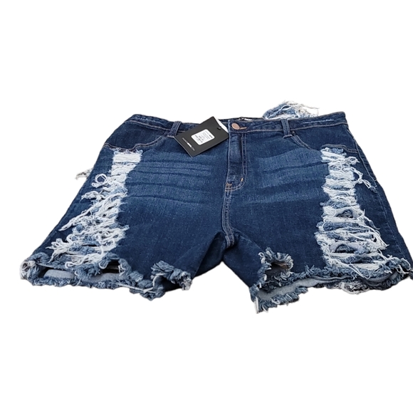 Fashion Nova Women's Distressed Bermuda Shorts Dark Wash 3X - Picture 10 of 10